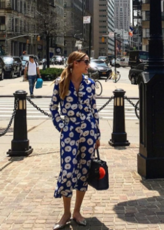 Street style : Η Olivia Palermo προτείνει πως να φορέσεις το εμπριμέ φόρεμα 