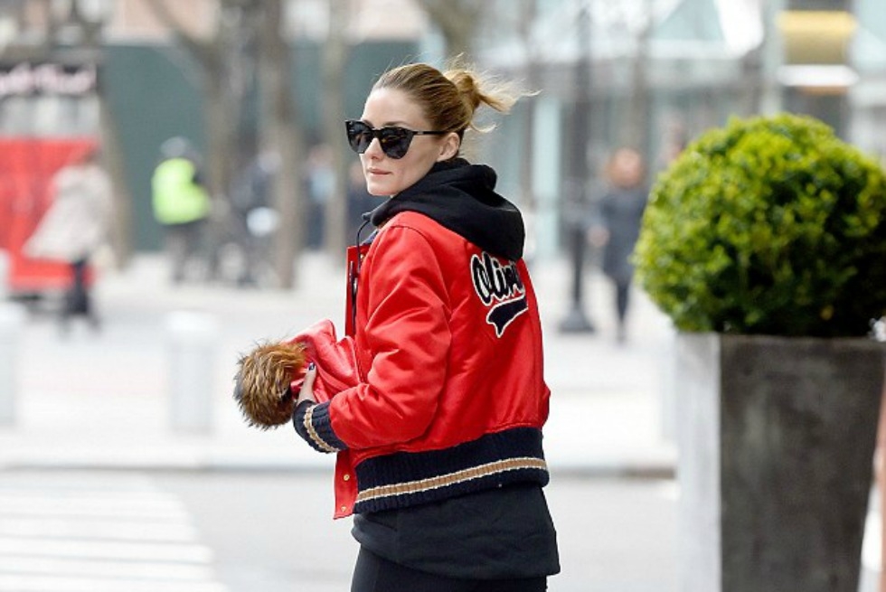 Say my name! Η Olivia Palermo φοράει jacket με το όνομά της! Πόσο stylish!