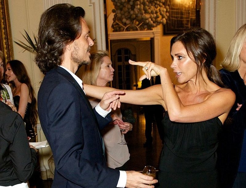 Victoria Beckham : Ήπιε λίγο παραπάνω στο πάρτι του αμερικανού πρέσβη Victoria Beckham : Ήπιε λίγο παραπάνω στο πάρτι του αμερικανού πρέσβη