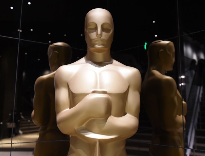 Oscars 2015: Τι περιέχει η gift bag των νικητών και κοστίζει 168 χιλιάδες δολάρια; Έχει και δονητή…