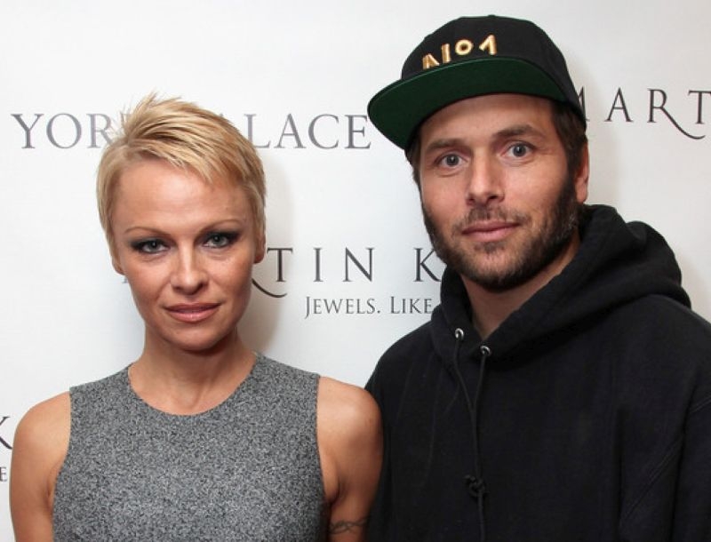 Pamela Anderson: Χώρισε επειδή δεν έκανε sex με τον σύζυγο της