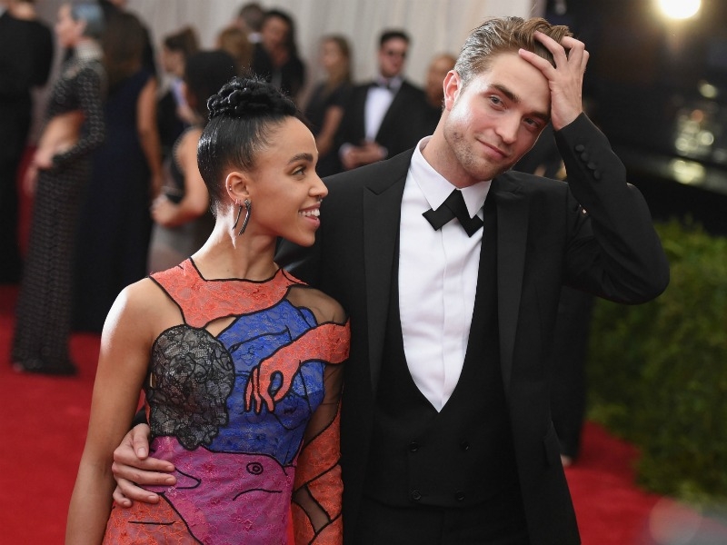 Robert Patinson και FKA Twigs: Γιατί αναβάλλεται ο γάμος