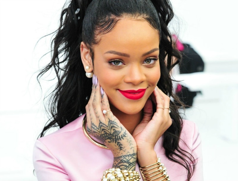 DIY : Φτιάξε μόνη σου σκουλαρίκια από πέρλες σαν της Rihanna