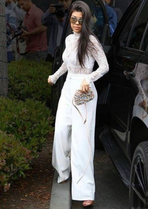 Street Styl : H Kourtney Kardashian με total white look, θα σε εμπνεύσει