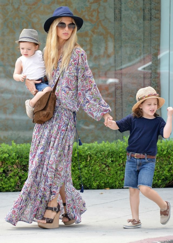 Rachel Zoe : Η διάσημη στιλίστρια με mommy style που θα αντιγράψουμε