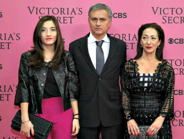 Ο Jose Mourinho στο show της Victoria's Secret με τη σύζυγο και την κόρη του