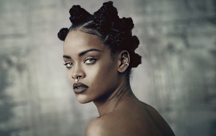 Sexy! Η Rihanna topless για το νέο i-D Magazine