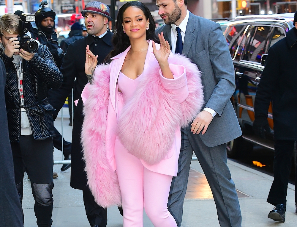 Rihanna: Η total ροζ εμφάνισή της που λατρέψαμε Rihanna: Η total ροζ εμφάνισή της που λατρέψαμε