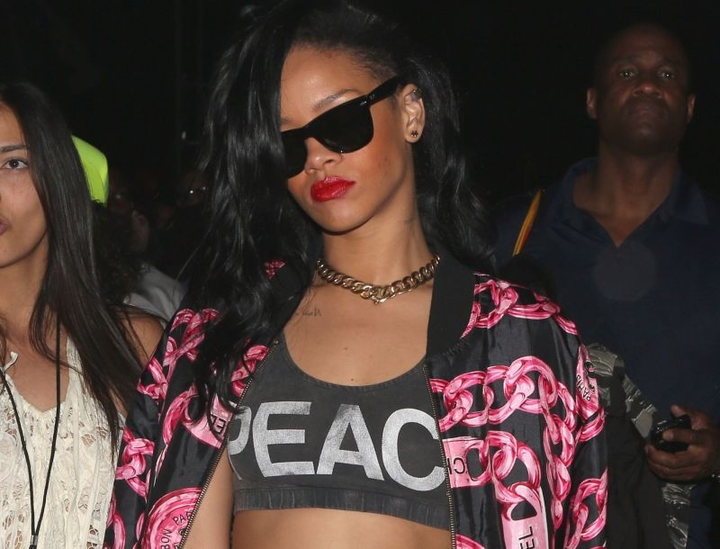 Rihanna: Τελικά έκανε χρήση κοκαΐνης στο Coachella; Rihanna: Τελικά έκανε χρήση κοκαΐνης στο Coachella;