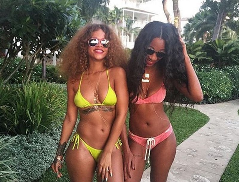 Rihanna: Ποζάρει με sexy bikini και «ρίχνει» το Instagram