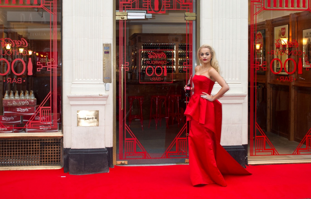 Rita Ora: Lady in Red σε εκδήλωση