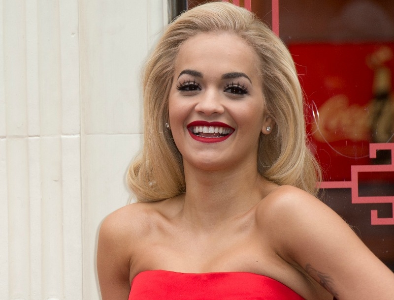 Αυθεντικό vintage μακιγιάζ από την Rita Ora Αυθεντικό vintage μακιγιάζ από την Rita Ora