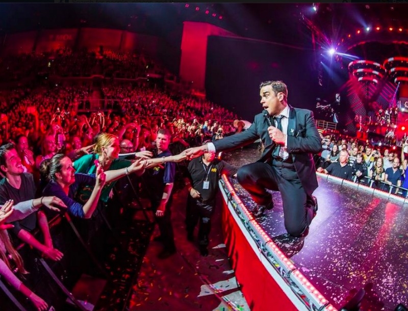 Γκάφα; O Robbie Williams μπέρδεψε την Κροατία με τη Σερβία on-stage