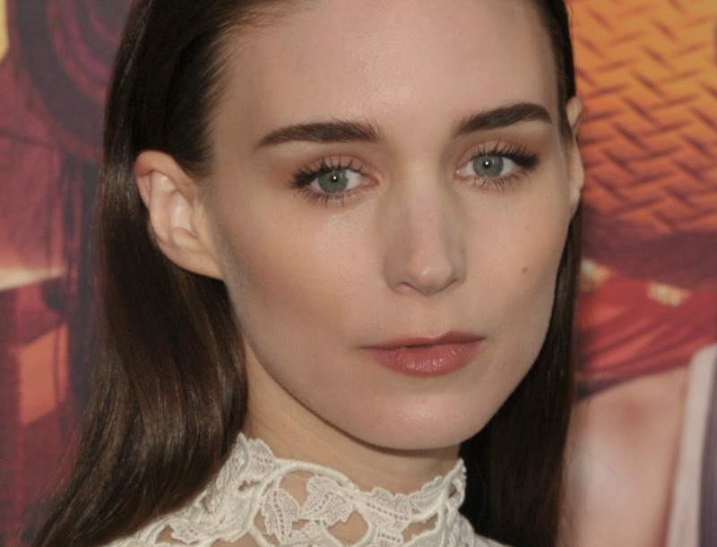 Φωτοσκίαση: Για να πετύχεις τις γωνίες της Rooney Mara δοκίμασε αυτά τα bronzer