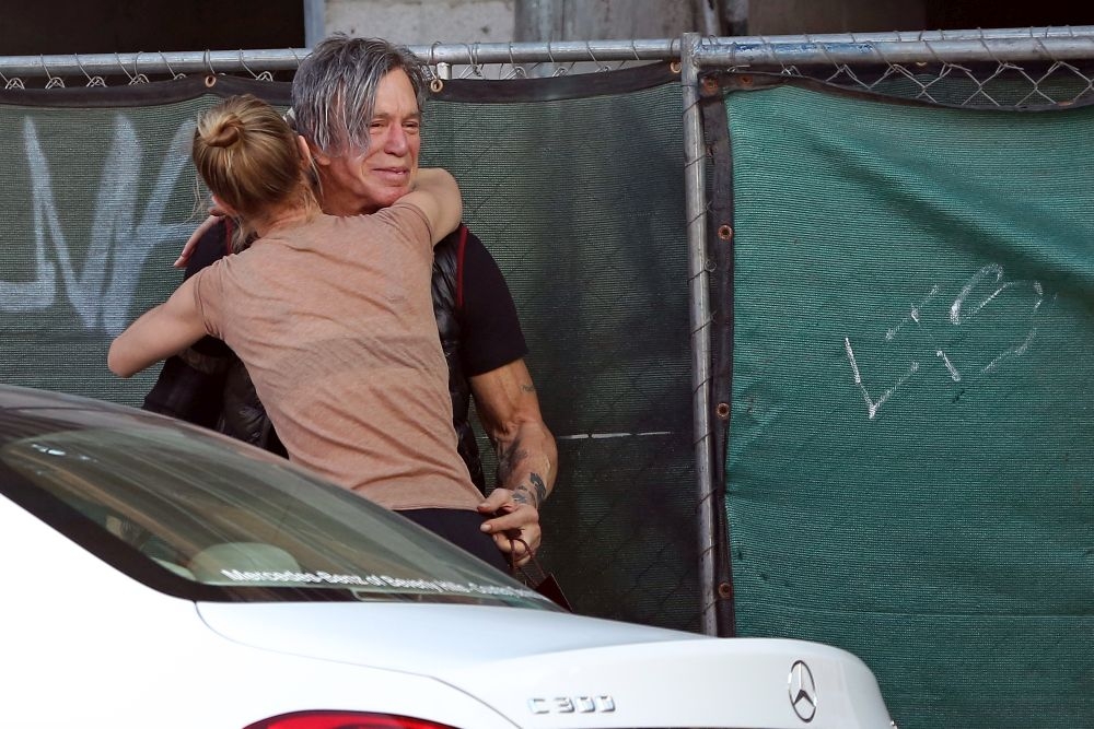 Γιατί κλαίει ο Mickey Rourke;