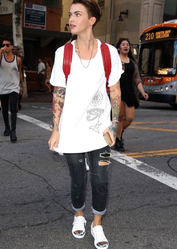 Boyfriend chic σαν την Ruby Rose: Το τέλειο καθημερινό στυλ