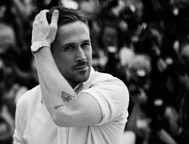 Ο Ryan Gosling με αχτένιστα μαλλιά και μουστάκι! 
