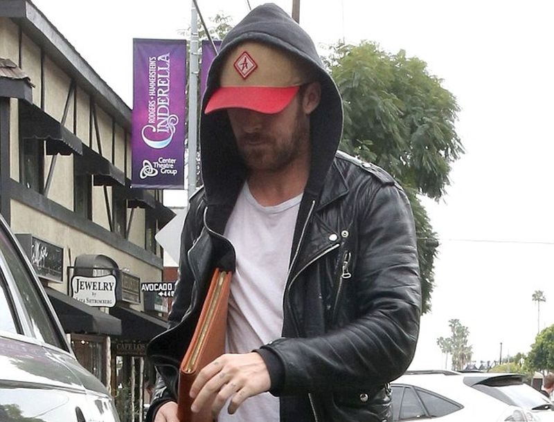 Ryan Gosling: Ο πιο sexy μπαμπάς έκανε tattoo την κόρη του! Ryan Gosling: Ο πιο sexy μπαμπάς έκανε tattoo την κόρη του!