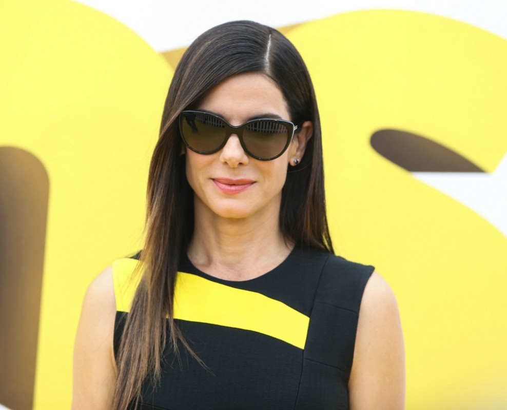 Sandra Bullock: Chic και χαμογελαστή σε πρεμιέρα στο L.A