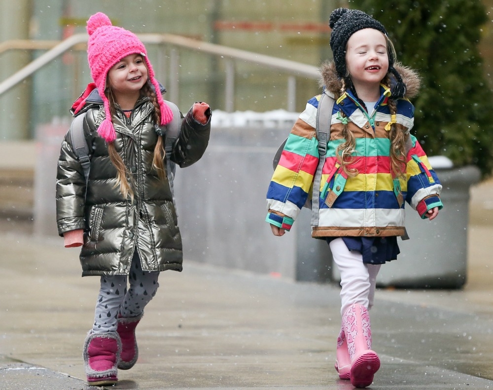 Τα πιο stylish κοριτσάκια της showbiz παίζουν στα χιόνια της Νέας Υόρκης Τα πιο stylish κοριτσάκια της showbiz παίζουν στα χιόνια της Νέας Υόρκης