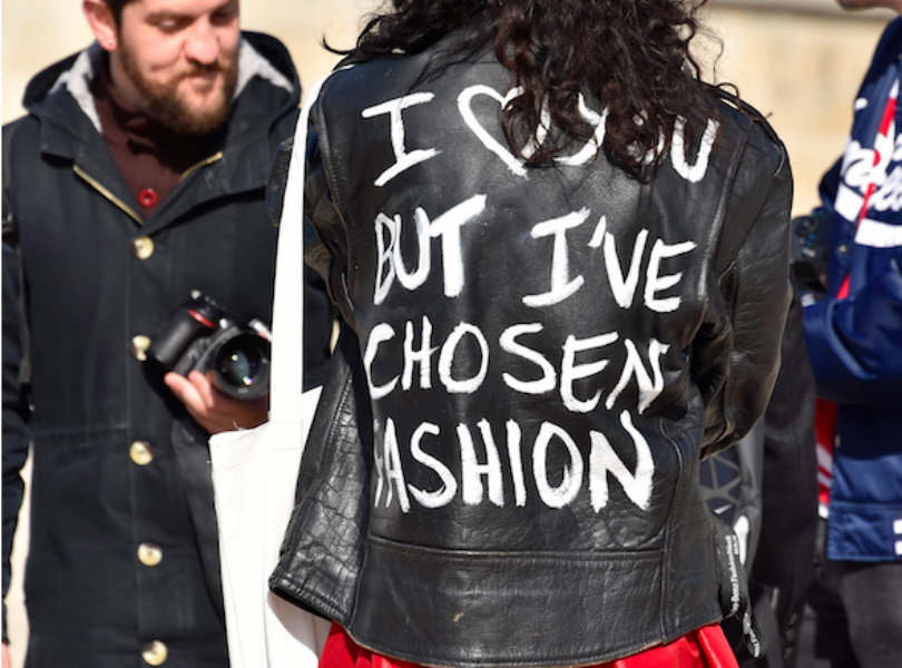 Οι πιο εκκεντρικές street style εμφανίσεις στο Paris Fashion Week Οι πιο εκκεντρικές street style εμφανίσεις στο Paris Fashion Week