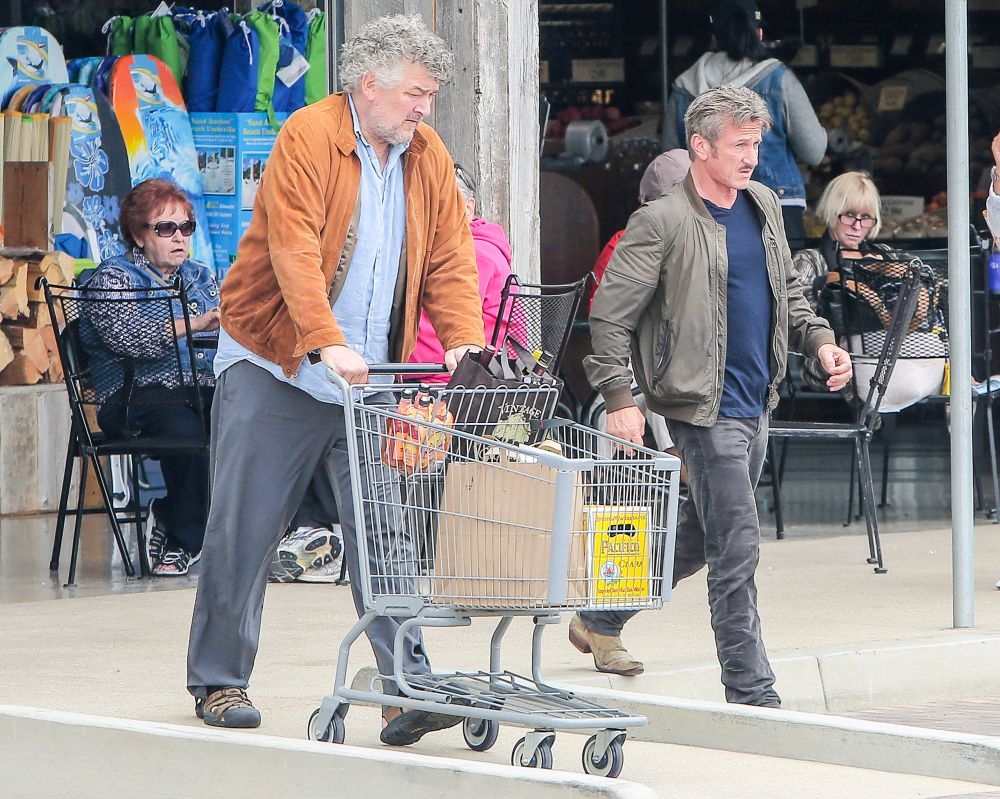 Sean Penn σε έστειλε η Charlize για ψώνια; Sean Penn σε έστειλε η Charlize για ψώνια;