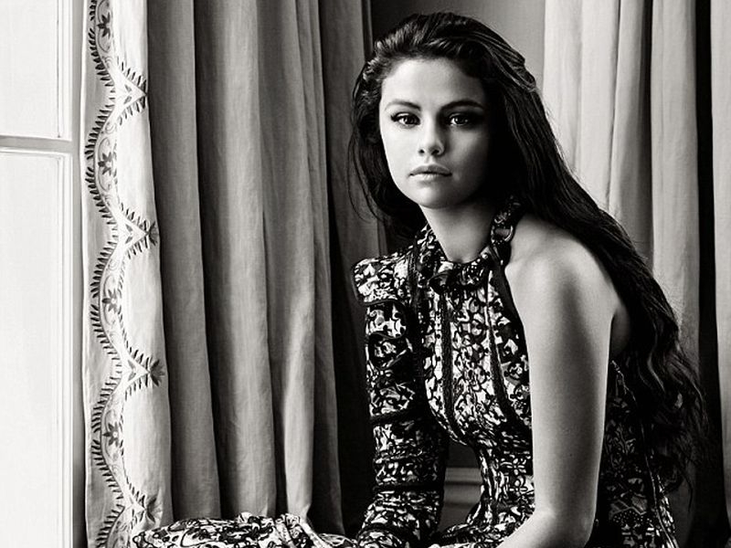 Selena Gomez : Αγαπώ ακόμη τον Justin Bieber