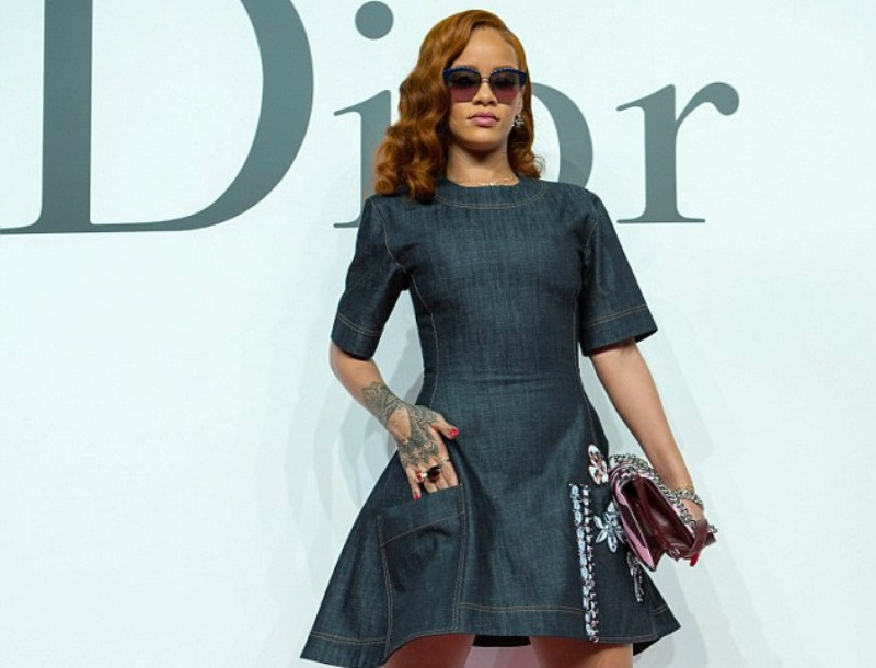 Rihanna: Είναι μια star που προκαλεί ακόμα και όταν δεν προκαλεί! Rihanna: Είναι μια star που προκαλεί ακόμα και όταν δεν προκαλεί!