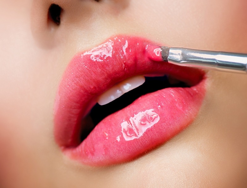 Το καλλυντικό της ημέρας: Δοκίμασε το lipgloss για απλές εμφανίσεις