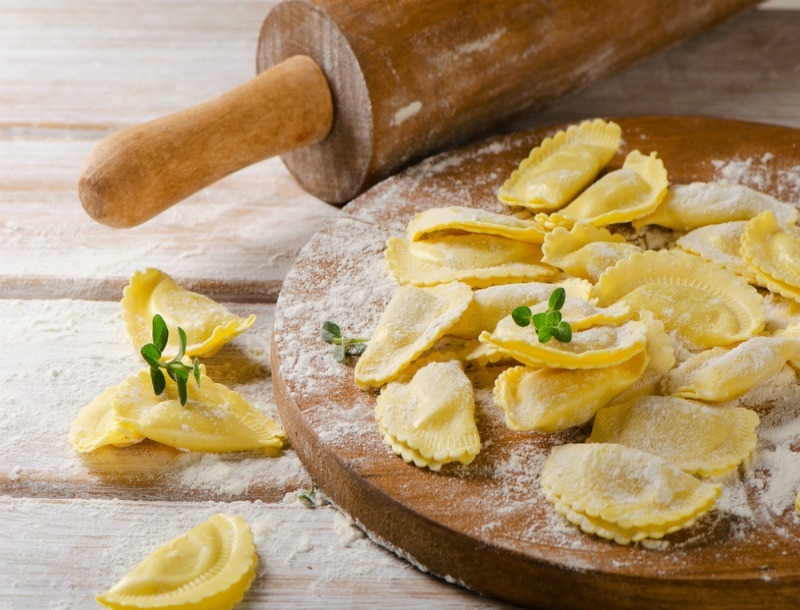 Η συνταγή του εργένη: Ραβιόλια με γέμιση μανιταριών