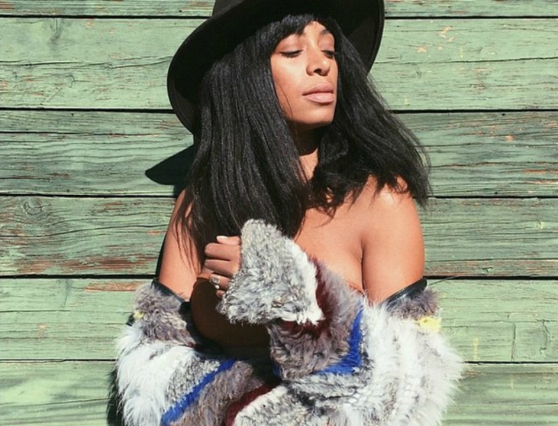 Η Solange Knowles παραδίδει μαθήματα σωστής insta picture! Ξέρει να ποζάρει