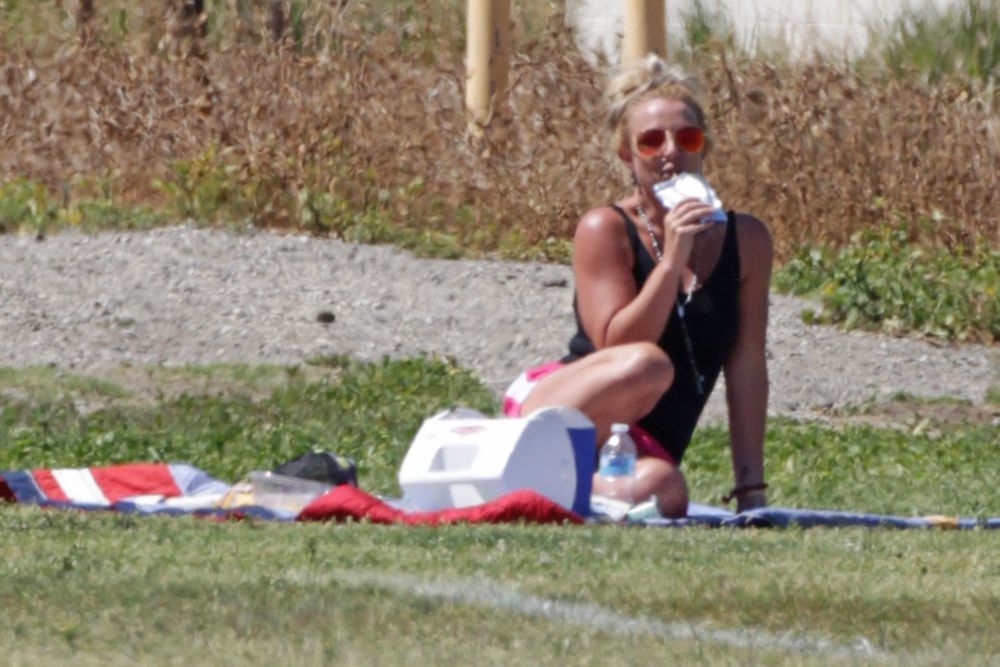 Britney Spears: Το έριξε στο… φαγητό! Britney Spears: Το έριξε στο… φαγητό!
