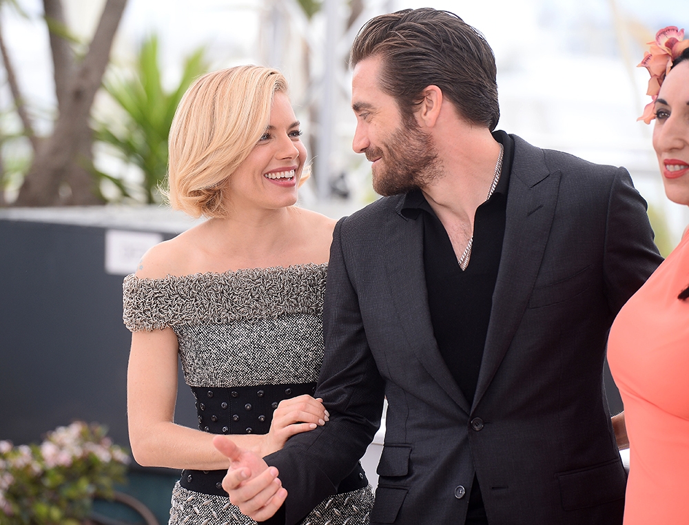 Jake Gyllenhaal: Πονηρά γελάκια με τη Sienna Miller 