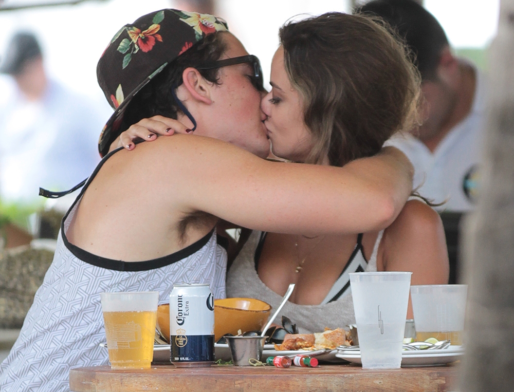 Miles Teller ψυχραιμία! Θα το σκάσεις το κορίτσι