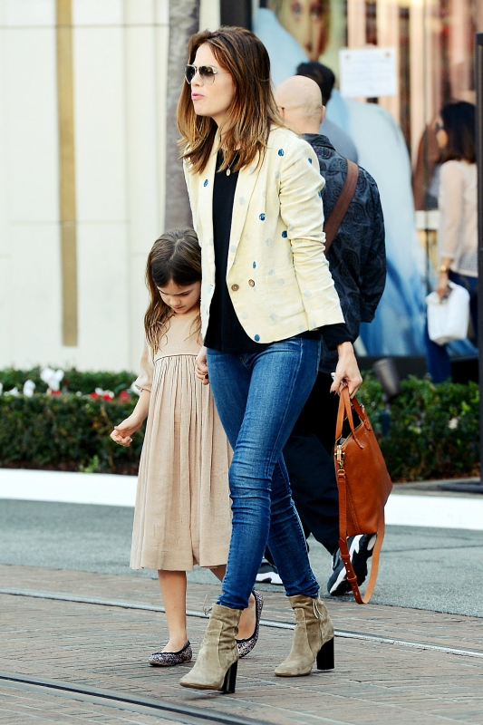 Η Michelle Monaghan μας δείχνει το ιδανικό outfit για κάθε μαμά