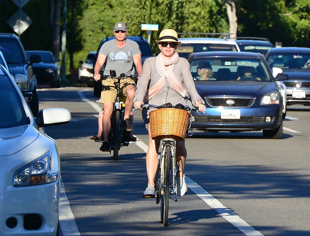 Ποιο διάσημο ζευγάρι κάνει ποδηλατάδα;