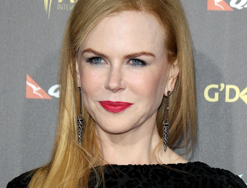 Κάν'το όπως η Nicole Kidman: Γαλάζια σκιά & κόκκινο κραγιόν