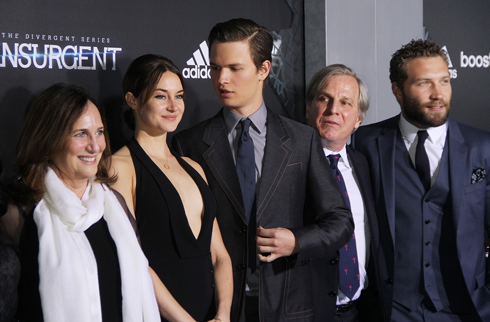 Στην πρεμιέρα του Insurgent: O Ansel Elgort δεν παίρνει τα μάτια του από την Shailene Woodley 