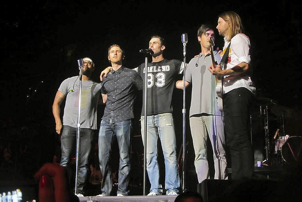 Maroon 5: Υπόκλιση για τους φαν τους στο Βανκούβερ Maroon 5: Υπόκλιση για τους φαν τους στο Βανκούβερ