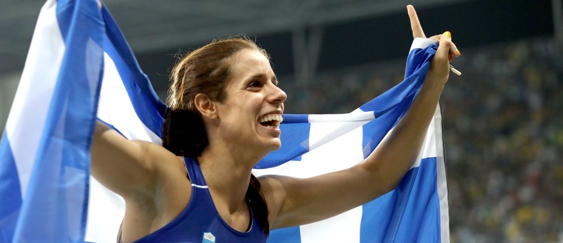 Κατερίνα Στεφανίδη: Η ζωή της βασίλισσας των αιθέρων είναι παραμύθι Κατερίνα Στεφανίδη: Η ζωή της βασίλισσας των αιθέρων είναι παραμύθι