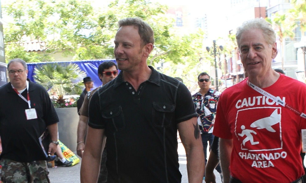 Tι κάνει ο Steve από το Βeverly Hills στο San Diego; Tι κάνει ο Steve από το Βeverly Hills στο San Diego;