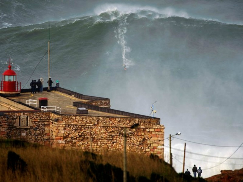 Garrett McNamara: Έκανε surf σε κύμα 30 μέτρων!