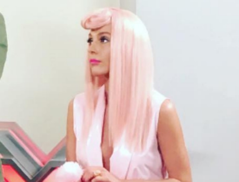 Tάμτα : Xfactor - H Τάμτα εντυπωσιάζει με ροζ pin up μαλλιά (και μας βάζει ιδέες)