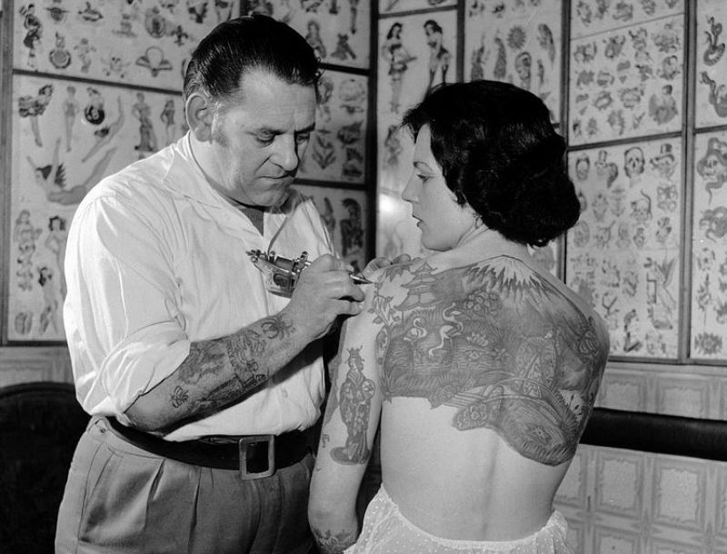 Retro Tattoo: Σπάνιες φωτογραφίες γυναικών με τατουάζ του περασμένου αιώνα