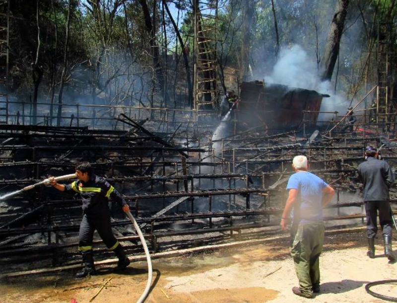 Κάηκε το θέατρο Ρεματιάς στο Χαλάνδρι