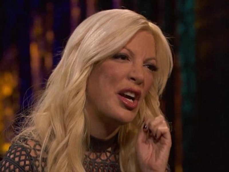 Η Tori Spelling αποκάλυψε ότι κοιμήθηκε με δυο από τους πρωταγωνιστές του Beverly Hills! Juicy!