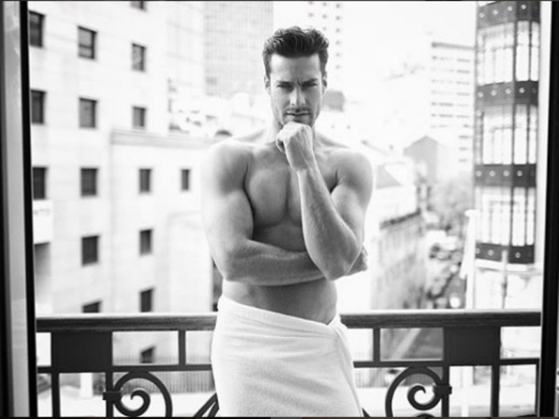 Τοwel Sunday: Αυτά είναι τα πιο hot αγόρια του Instagram με πετσέτα