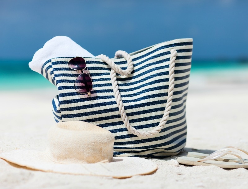 10 stylish τσάντες παραλίας για το καλοκαίρι που έρχεται