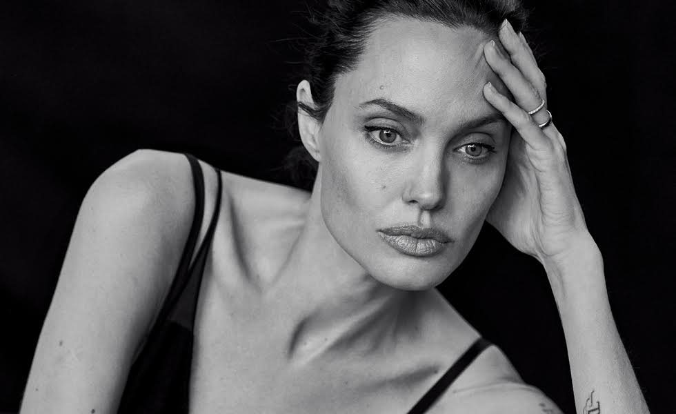  Angelina Jolie: 10 άγνωστα life facts για την γυναίκα που χώρισε τον Brad Pitt