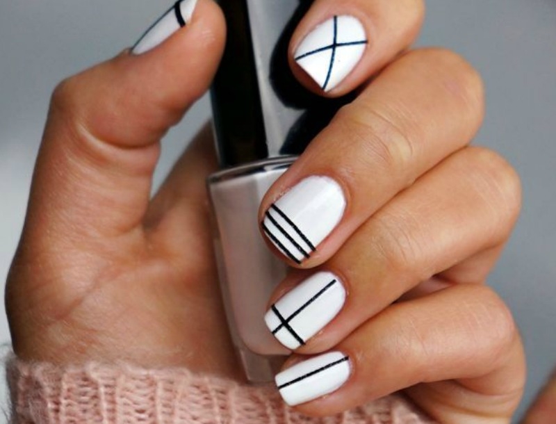 Γεωμετρικά nail art για minimal lovers